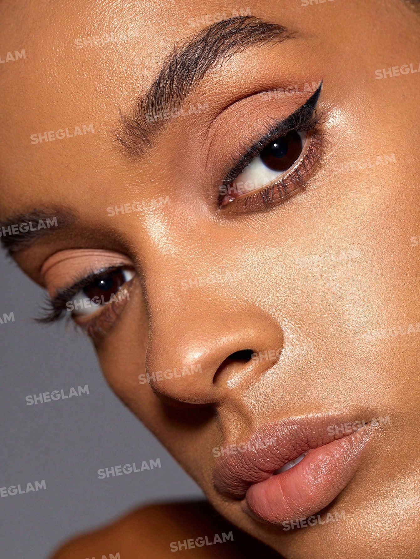 Get Foxy Eye Stamp & Liner Pen sello y el delineador Foxy Eye Sheglam