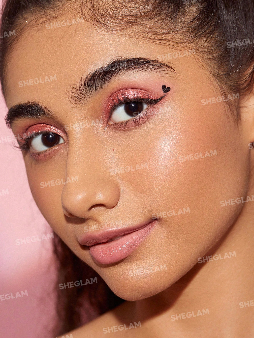 Delineador de ojos con sello 2 en 1 Heart Eyes Sheglam